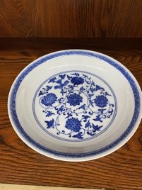 缠枝莲青花
盘（不用展览）
