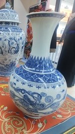 敦煌飞天青
花赏瓶